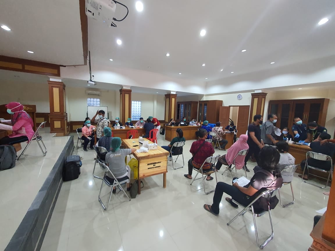 Hari ini telah dilaksanakan kegiatan vaksinasi COVID-19 bertempat di Kantor Desa Dauh Puri Kaja Dpkj