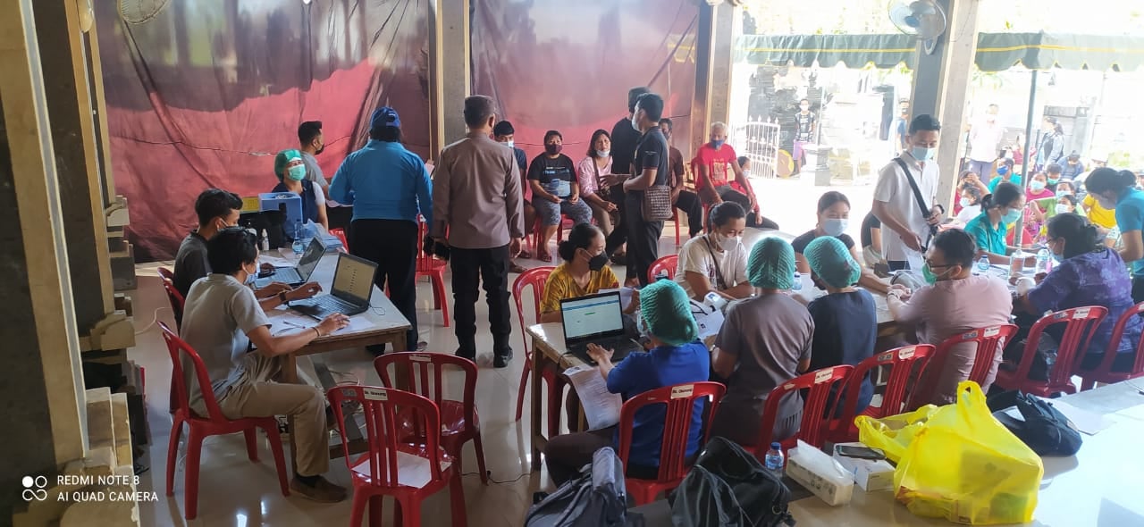 Vaksinasi Covid-19 Di Banjar Gunung, Desa Peguyangan Kaja kemarin pada hari Sabtu, 19 Juni 2021