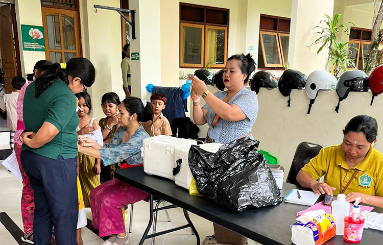 Puskesmas III Denpasar Utara Hadirkan Cek Kesehatan Gratis dan Imunisasi BIAS di SD Sathya Sai